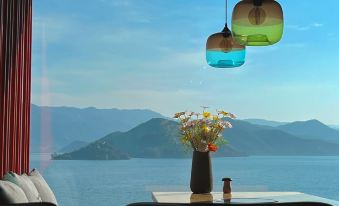 Lugu Lake Mo Banshan · Holiday Villa Light Luxury Lake View Resort Boutique Homestay