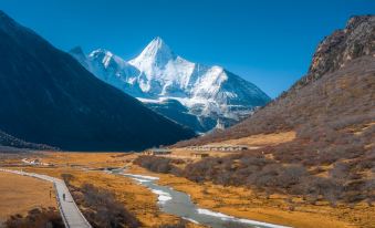 Fuyue Hotel (Daocheng Yading Scenic Area Branch)