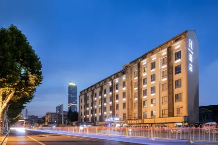 H Hotel (Wuhan Hanzheng Street Chongren Road Metro Station Jiangtan Branch)