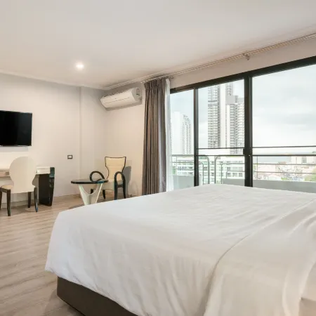 Sirin Exclusive Hotel and Residence Отели рядом с достопримечательностью «Парк Паттайя»