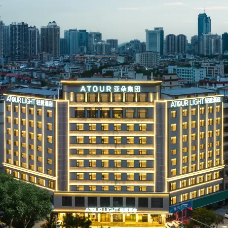 Huizhou Jinshan Lake Port Huiqingju Hotel
