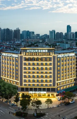 Huizhou Jinshan Lake Port Huiqingju Hotel Отели рядом с достопримечательностью «Hejiang Attic»