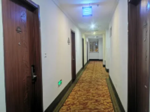 Laughingguagua Electrical Sports Hotel (Zhenjiang Railway Station North Square Branch)