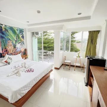 Lanting House Phuket Отели рядом с достопримечательностью «Нанай-роуд»