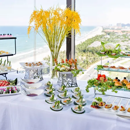 Yarra Ocean Suites Danang