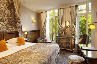 Au Manoir Saint-Germain des Prés.