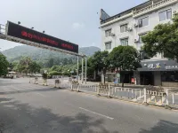 Yuedai Inn (Dongjianghu Visitor Center) - pemandangan pegunungan