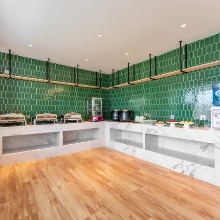 Zibo Qifeng Hotel (Ceramic Glass Pavilion Muyang Village Barbecue Shop)