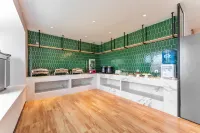 Zibo Qifeng Hotel (Ceramic Glass Pavilion Muyang Village Barbecue Shop)