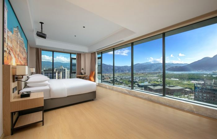 Vienna International Hotel (Xichang Qionghai Wetland Wanda Plaza Store)