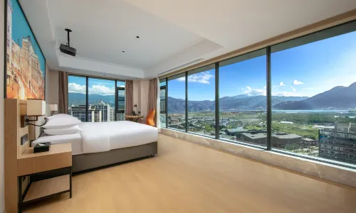 Vienna International Hotel (Xichang Qionghai Wetland Wanda Plaza Store)
