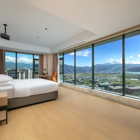 Vienna International Hotel (Xichang Qionghai Wetland Wanda Plaza Store)