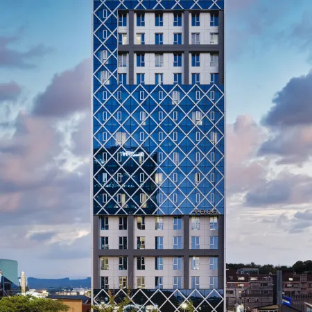 voco Seoul Gangnam by IHG Отели рядом с достопримечательностью «Станция метро Hakdong»