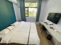 Zhouyang Youth Hotel (People's Hospital Subway Station) Отели в г. 