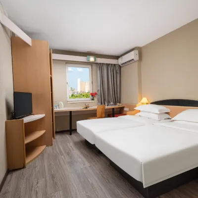Yixiang Hotel (Wuhan Wansongyuan Wangjiadun East Metro Station) Hotels near Qiaokou District