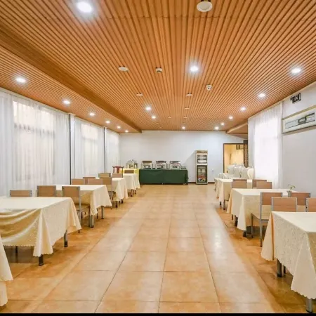 Xinyuan Business Hotel