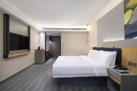 Home Inn Baiyun Hotel (Nantong Luohe Scenic Area Wenfeng Square) - 3-Star