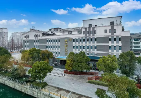 Lanwan Holiday Hotel Отели в г. Пичжоу