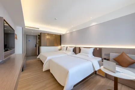 Huanyi Hotel (Guangzhou Yongqingfang Shamiandao Branch) Отели рядом с достопримечательностью «Bai'etan River View»