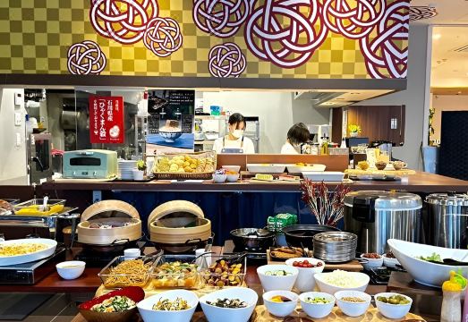 헨 나 호텔 가나자와 고린보의 첨단적인 로비 또는 외관