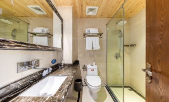 Shanshuiju Light Luxury Apartment (Linyi University City Bus Station Store)