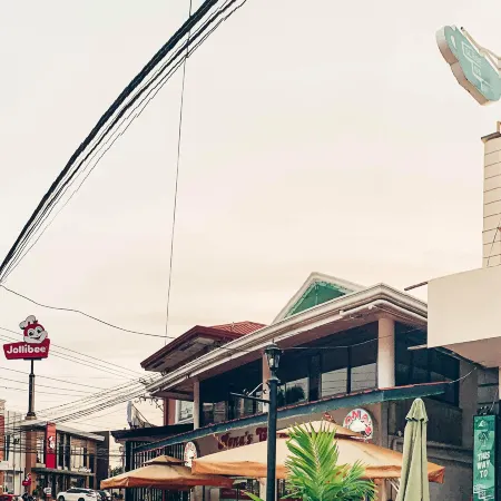 Leux Hotel Alona Panglao Отели рядом с достопримечательностью «Пляж Алона»