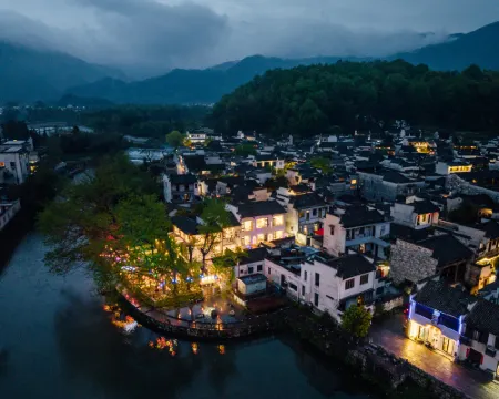 宏村溪雲映月·リゾートコレクションスマート高端設計師民宿 黟県のホテル