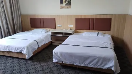 Xinjia Hotel Отели рядом с достопримечательностью «Сяо Хуан-Сун»