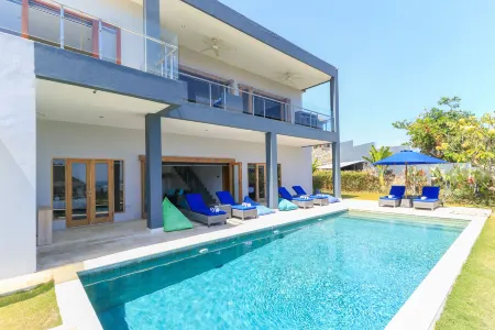 Villa K Lombok Отели рядом с достопримечательностью «Selong Belanak Beach»