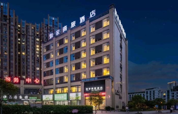 Homeinn Selected Hotel (Yibin Changning High-Speed Railway Station)