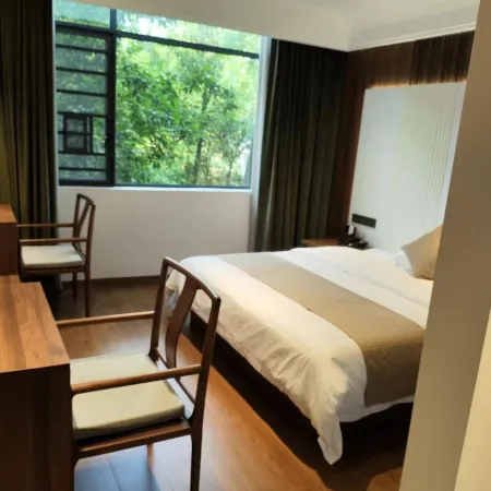 Ruijin Source Inn