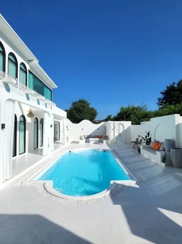 รูปภาพของพูลวิลล่าส่วนตัว โมเดิร์นมินิมอล 5 ห้องนอน - VVP26.20