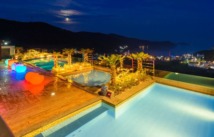 Friemily Poolvilla & Hotel