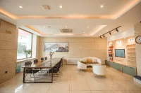 Yiju Hotel (Qingshan Street, Yichun) - Parkplatz