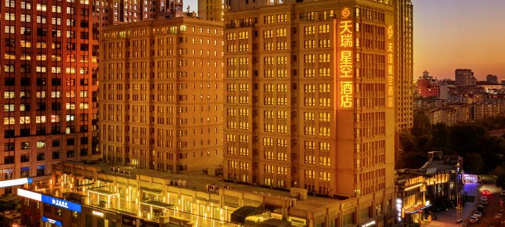 Sky World Hotel Hotele w: Qingdao