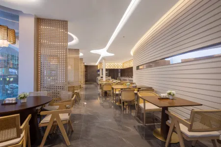 Lushan Tianhai Baitang Hotel(Guling Street Cableway Station Store) Отели в г. Лу-Шан