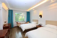 The Four Seasons Amusement Hotel Kanas - غرفة مطلة على الجبل