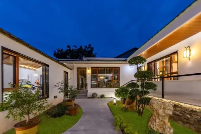 Floral ·Zhuoyuan Shanju Inn（ Mount Tai Hongmen shanshankou store） Отели рядом с достопримечательностью «Новый Таймс Торговый Бюллетень (Бао Лонг)»