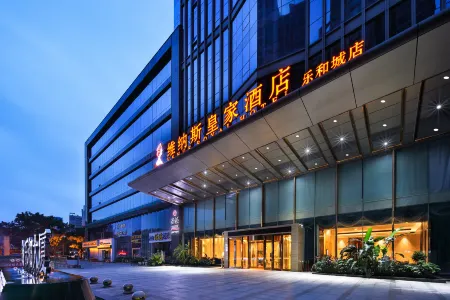 Venus Royal Hotel (Wanda Branch in Yaobu Ancient Town City, Liuzhou) Отели рядом с достопримечательностью «Citizen Square»