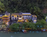 Phoenix Reed Crossing Courtyard Riverview Homestay (Fenghuang Ancient Town Tuojiang Branch) - بار