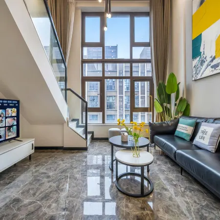 Chongqing Shishang Xiaowu Homestay (Changjiahui Danzishi Old Street) Отели рядом с достопримечательностью «Чан Цзявэй Покупательский парк»