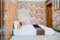 Spot on 93149 Karman's Sari 1 Homestay Syariah Hotels near Pura Kerta Bumi