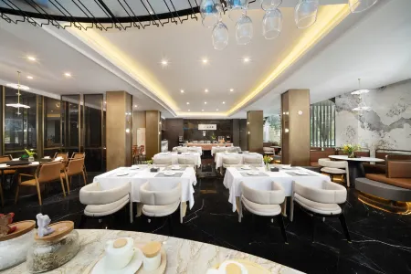 Shangwei Bai Hotel (Chengdu Longquanyi Shimao Plaza Branch) Отели рядом с достопримечательностью «CPC Chengdu Longquanyi District Committee Party School»