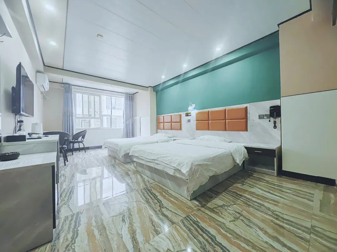 Dingyuan Business Hotel - 충쭤 시