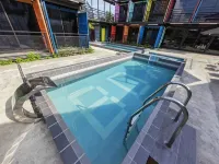 BOX INN SEMPORNA - Pools