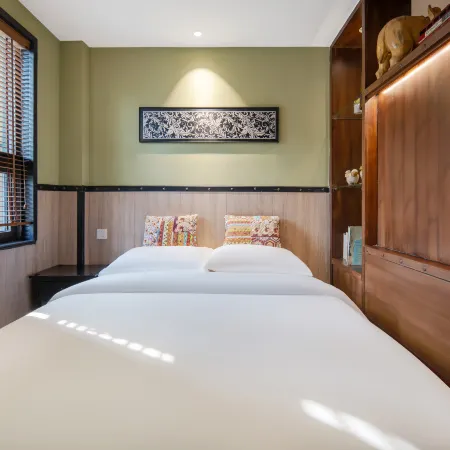 Mahoo's Holiday Inn