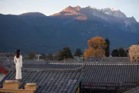 Yulong Qiyunli Designer Homestay - جاكوزي