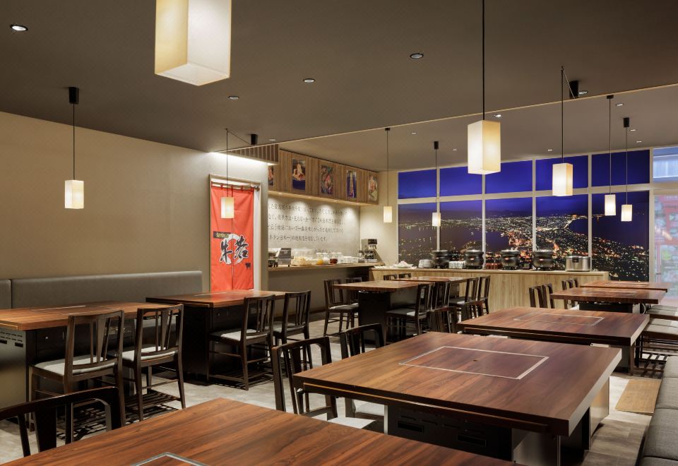 우니조 인 익스프레스 하코다테 에키마에의 현대적인 로비