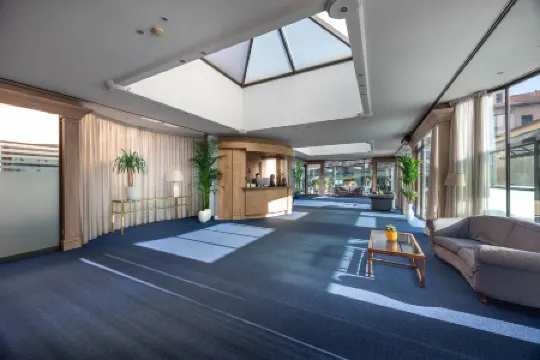 IH Hotels Milano St. John Отели рядом с достопримечательностью «Archivio Giovanni Sacchi»