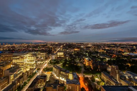 Urban Explore Отели рядом с достопримечательностью «Библиотека Торонто Паблик Лайбрари - Торонто Референс»